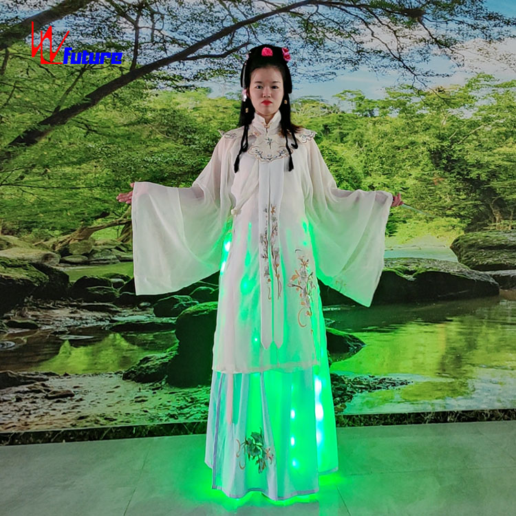 发光服饰与传统服装相互碰撞的文章